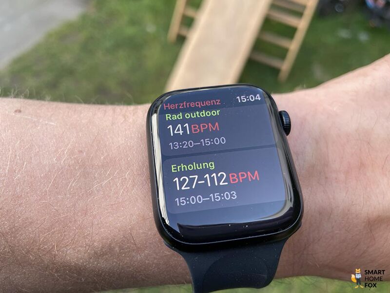 На Apple Watch Series 7 можно увидеть измерение частоты сердечных сокращений во время занятий спортом.